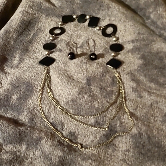 Reversible Silvertone chain necklace WITH hanging black bead earrings - Picture 1 of 10
